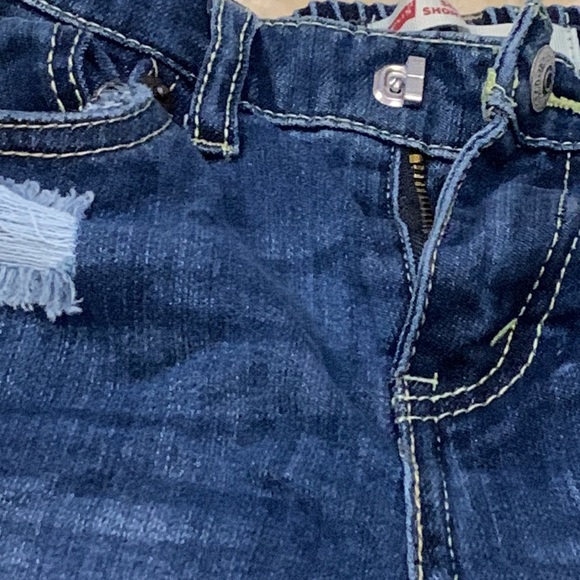 Levi’s Red Tab Ripped Jean Blue Shorts Toddler in Size 24M - Picture 3 of 5